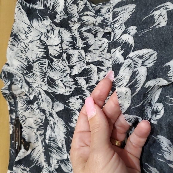 BCBGMAXAZRIA Long Sleeve Top Size XS - Picture 6 of 6